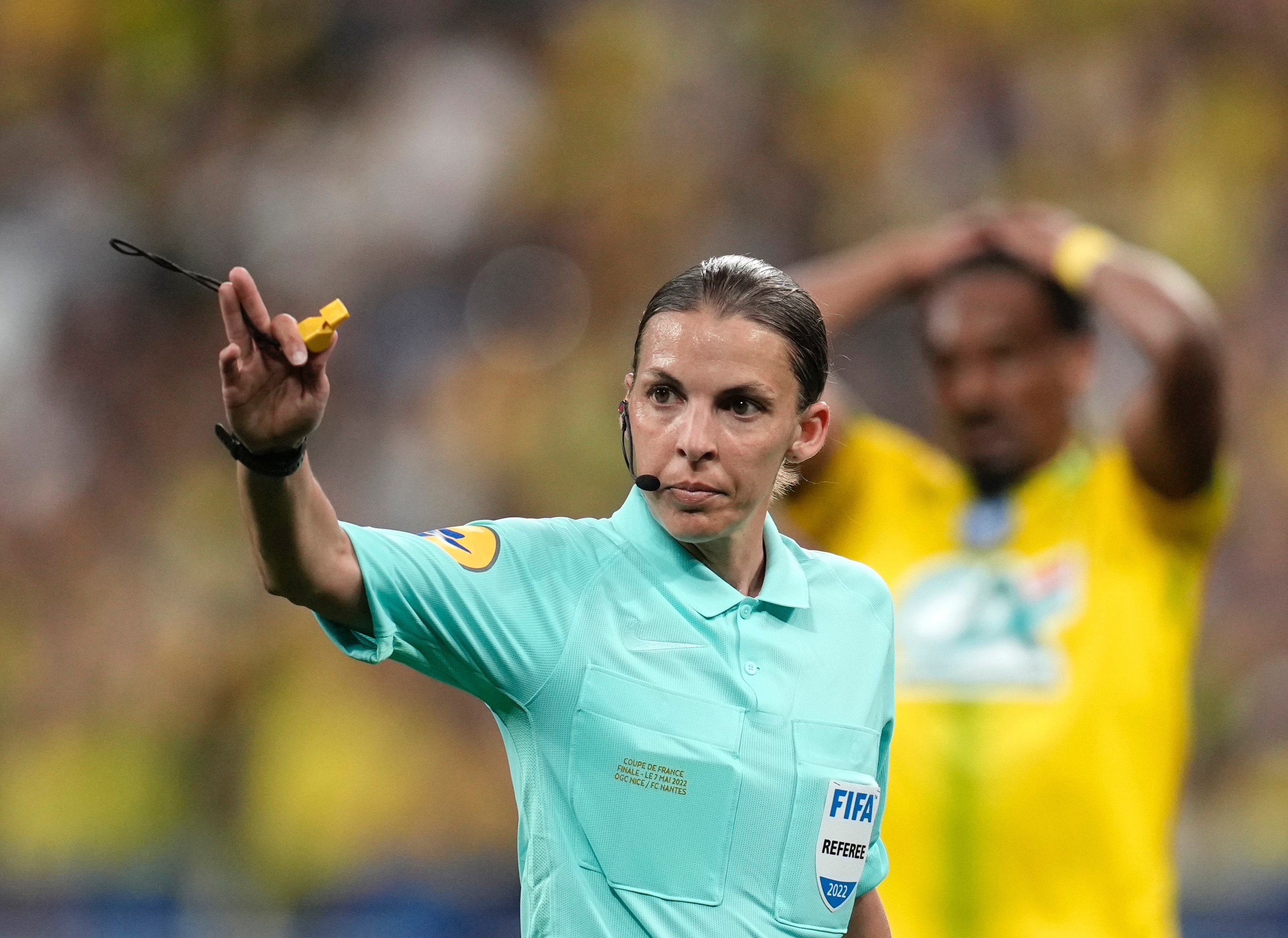 Trong tai nu lan dau xuat hien tai World Cup 2022 hinh anh