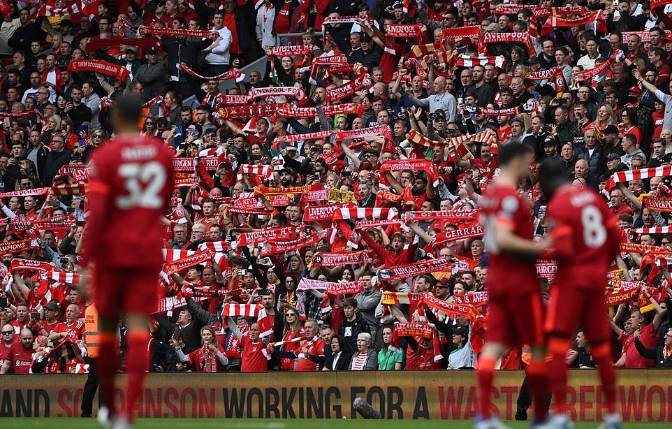 Liverpool an mung hut khi ve nhi anh 2