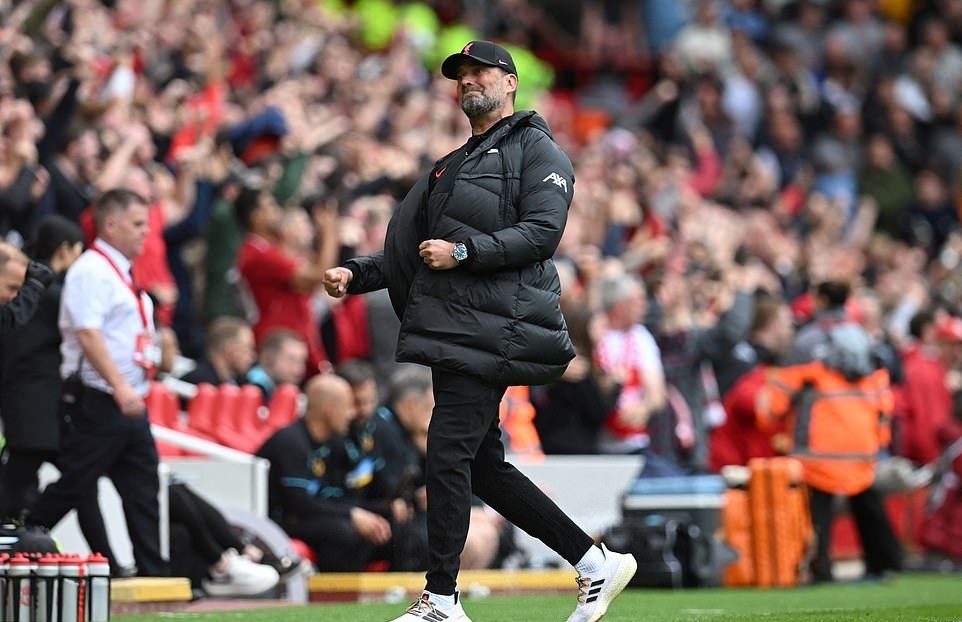 Liverpool an mung hut khi ve nhi anh 3