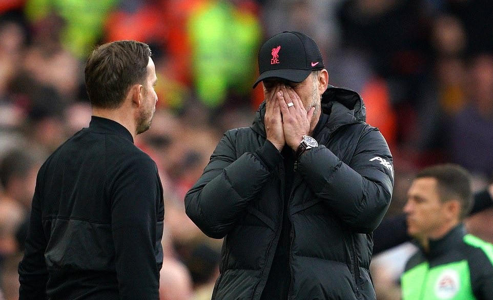 Liverpool an mung hut khi ve nhi anh 6