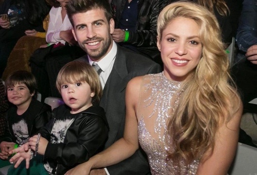 Pique va Shakira bat dau chia tai san hinh anh