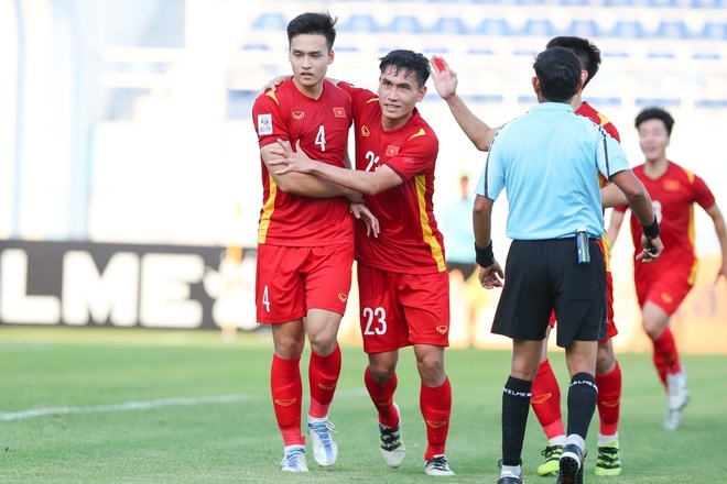 Bao Malaysia: 'U23 Viet Nam choi lan luot' anh 1