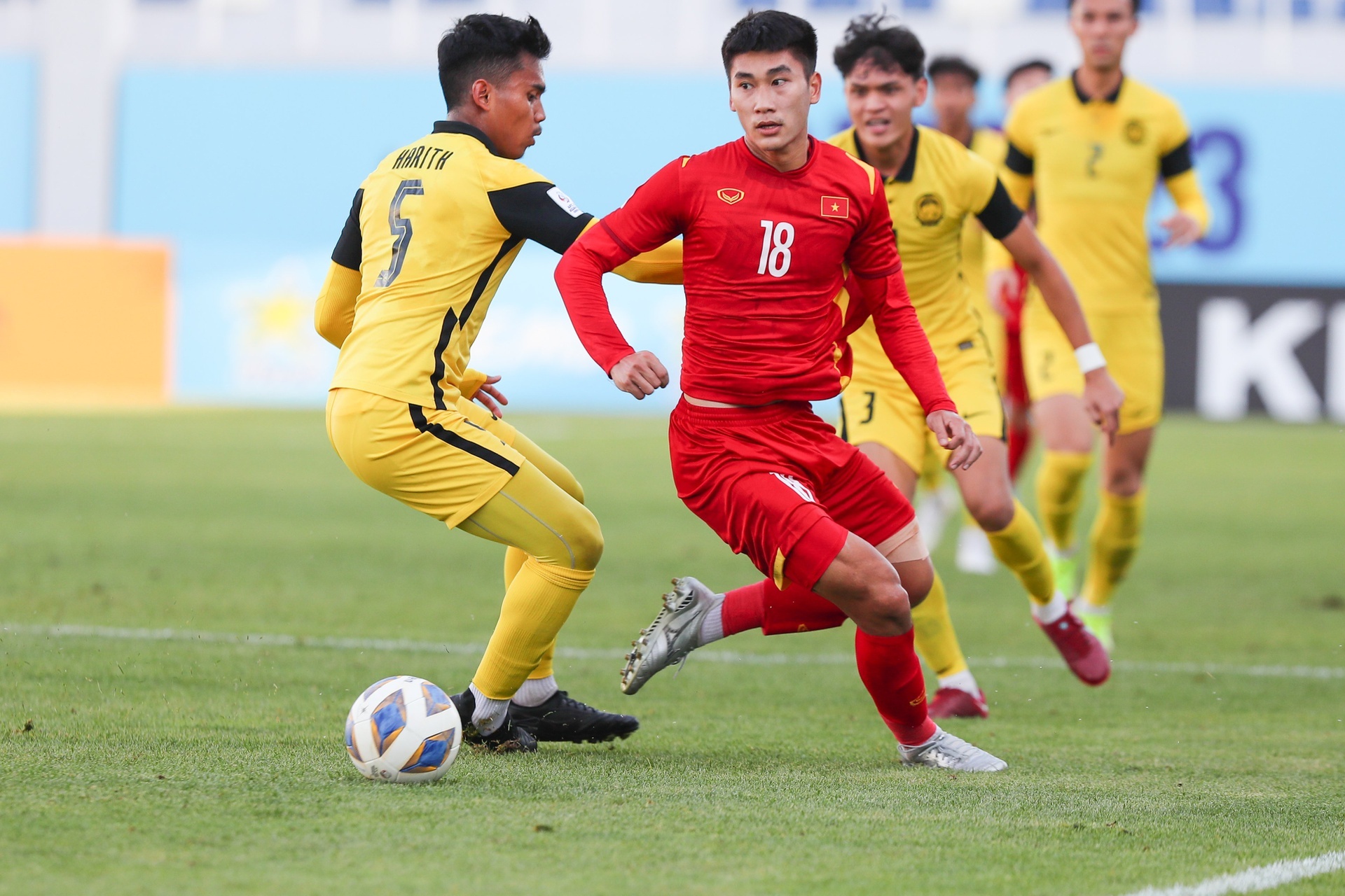 Bao Malaysia: 'U23 Viet Nam choi lan luot' hinh anh