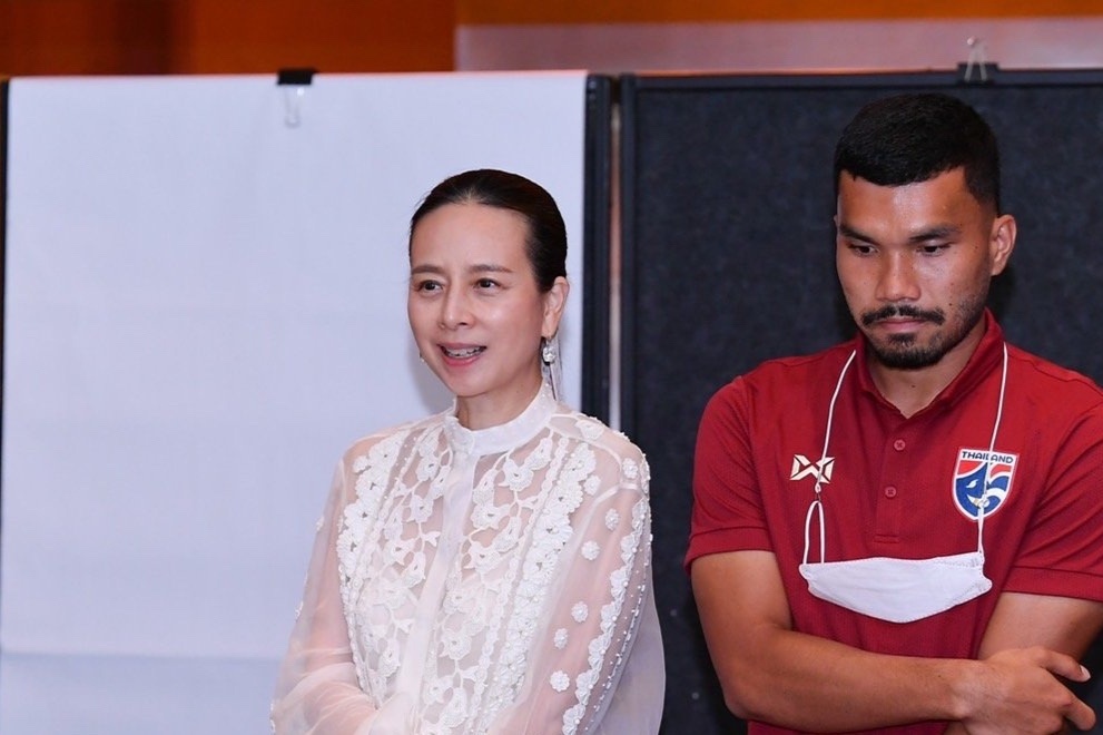 Madam Pang: 'Xin loi, U23 Thai Lan da lam cac ban that vong' hinh anh