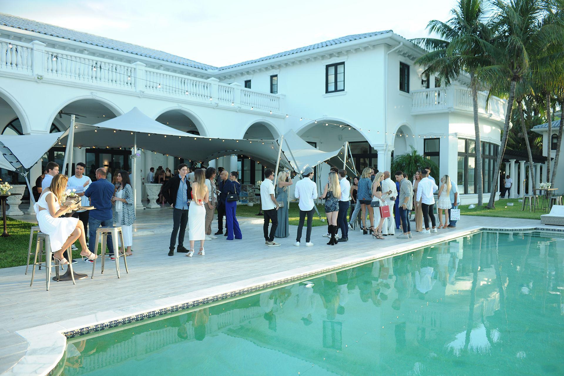 Aguero cung ban gai tau biet thu dat do o My anh 6