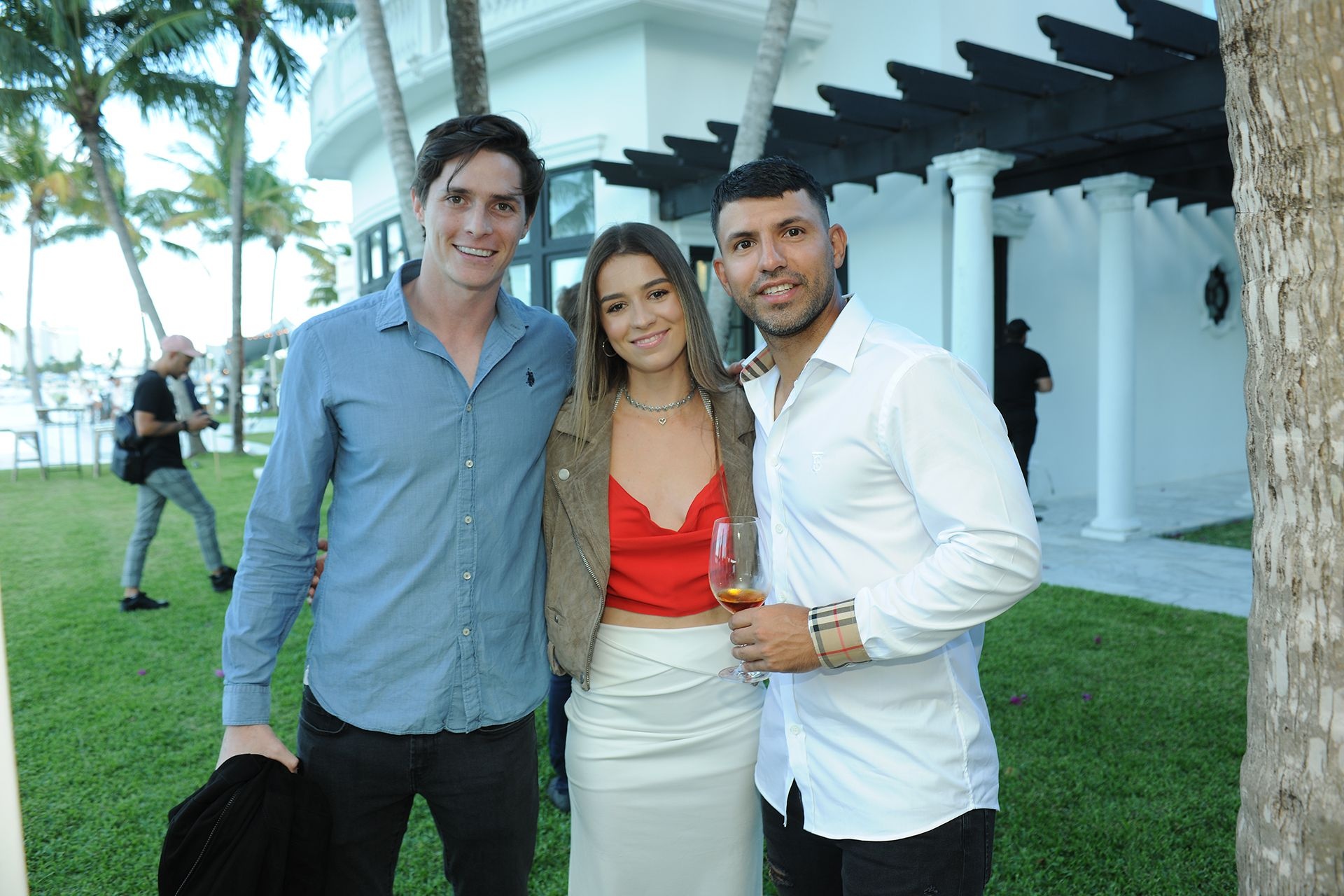 Aguero cung ban gai tau biet thu dat do o My anh 4