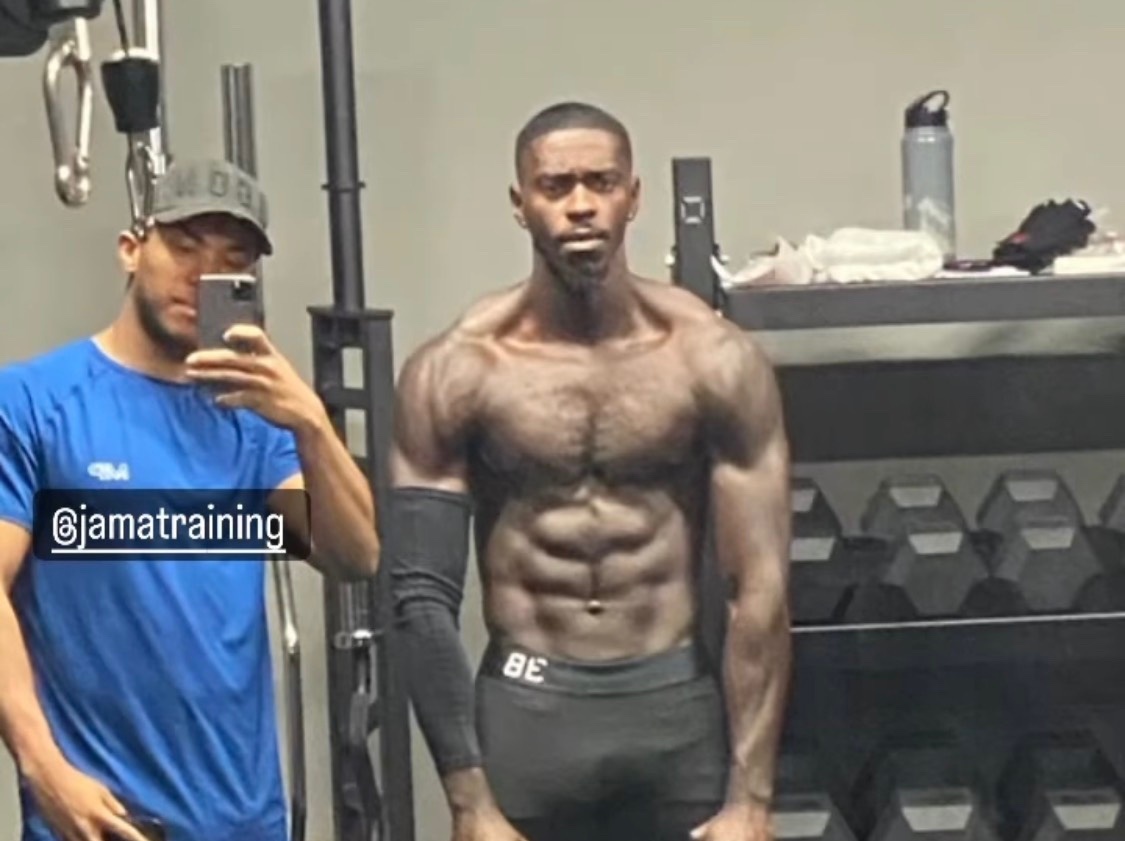 Than hinh vam vo cua cau thu sap roi MU hinh anh