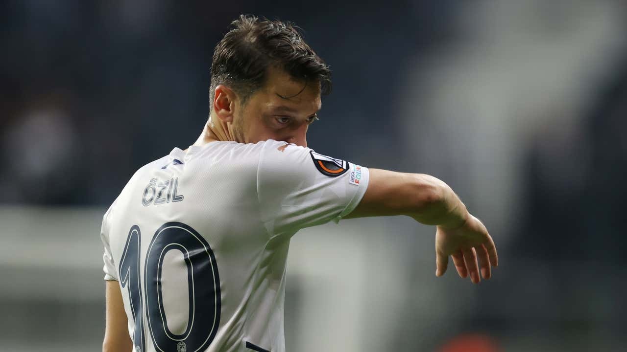 Doan ket buon cua Ozil va Fabregas anh 1