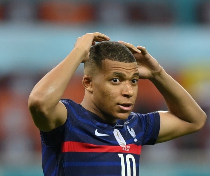 Mbappe to chu tich Lien doan Bong da Phap noi sai su that hinh anh