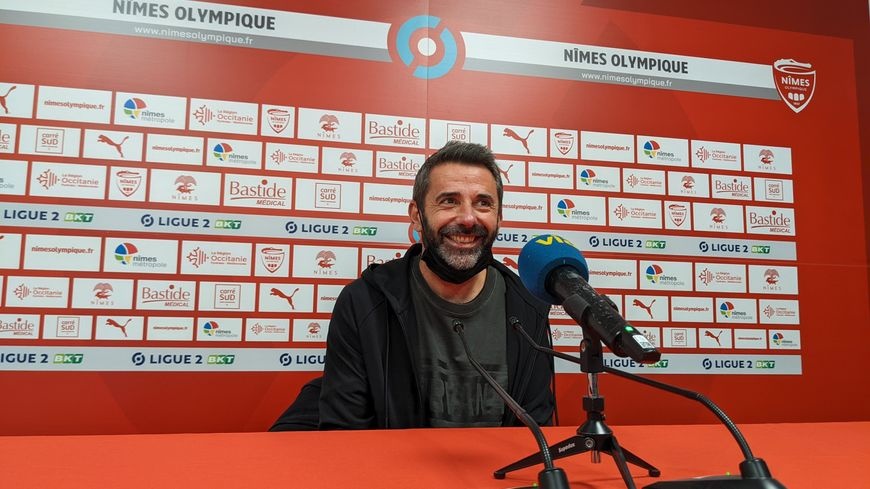 HLV Nimes bac tin CLB chieu mo Quang Hai anh 1