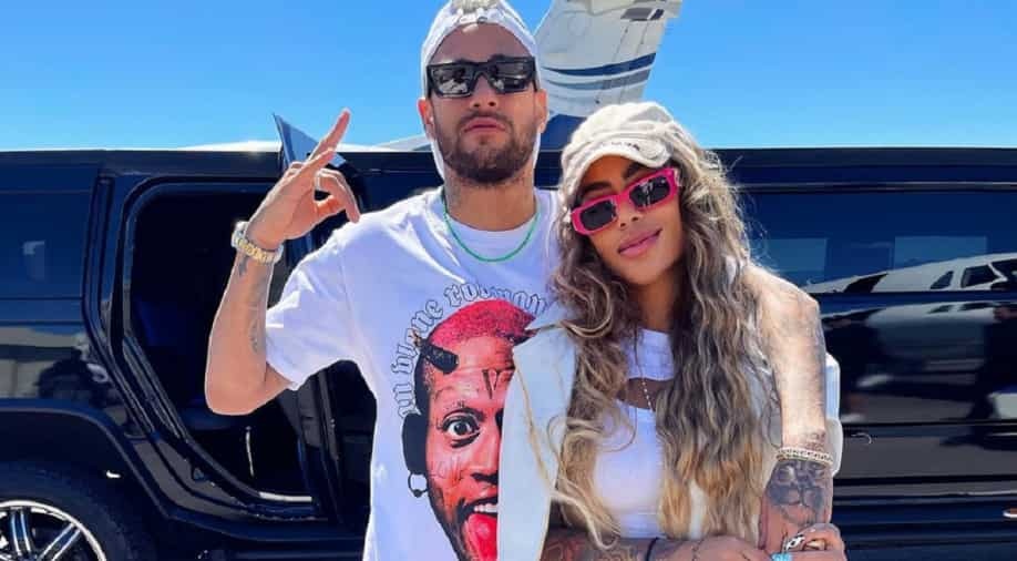 May bay cho Neymar phai ha canh khan cap hinh anh