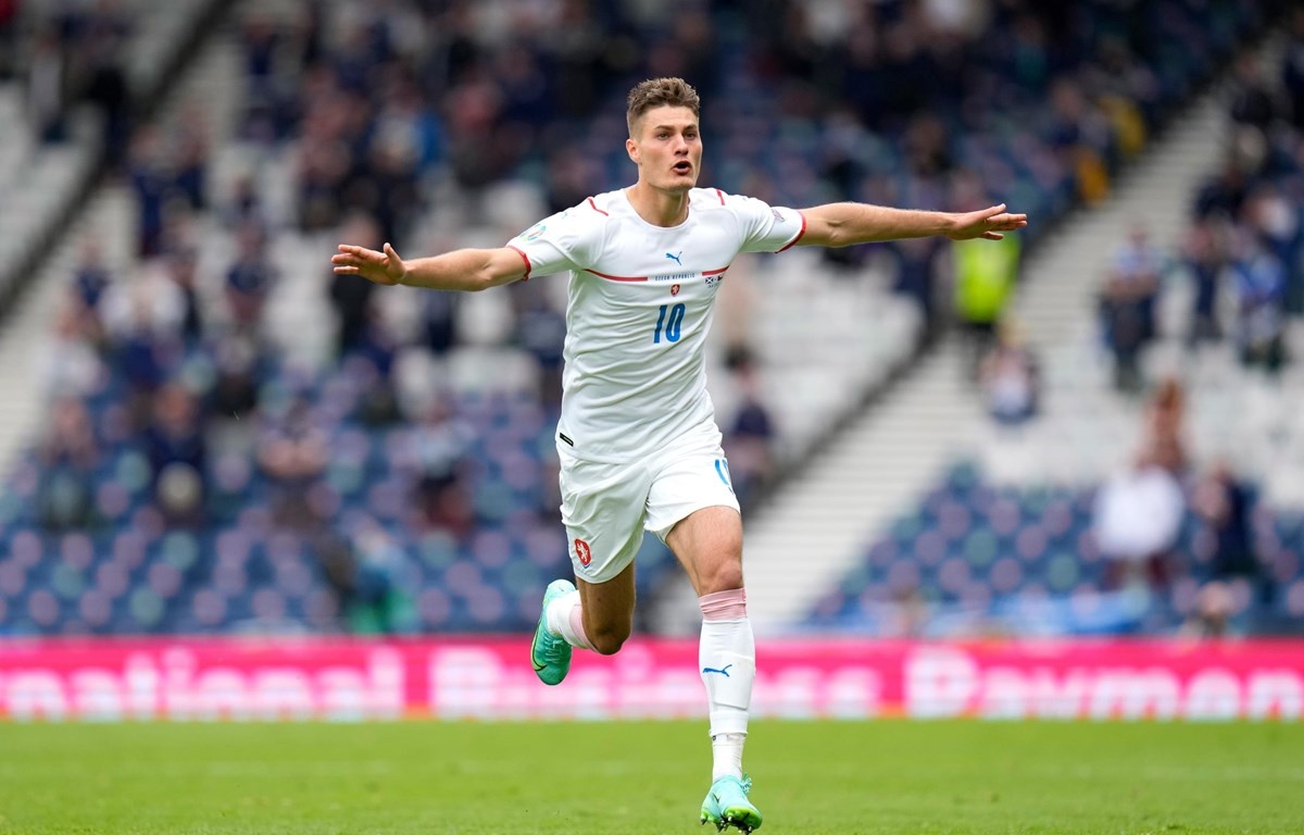 Bom tan cua Liverpool co hieu suat ghi ban troi hon Benzema anh 7