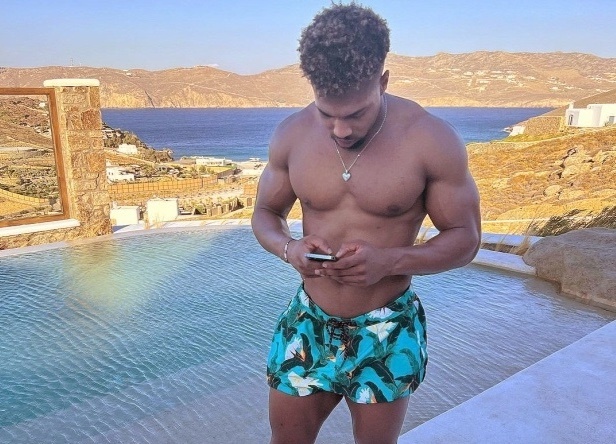 Than hinh co bap cua Adama Traore hinh anh