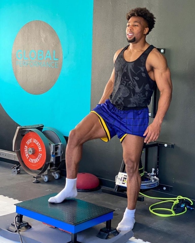 Than hinh co bap cua Adama Traore anh 1