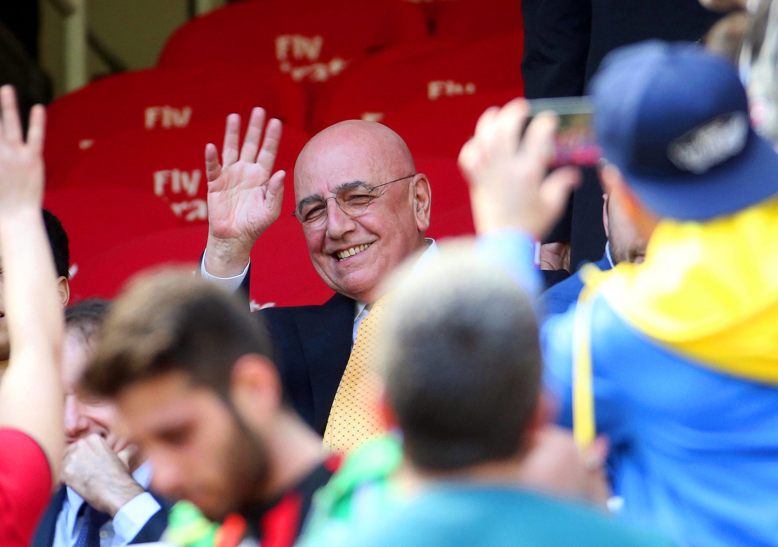 Me Xavi tung can con trai toi AC Milan anh 1