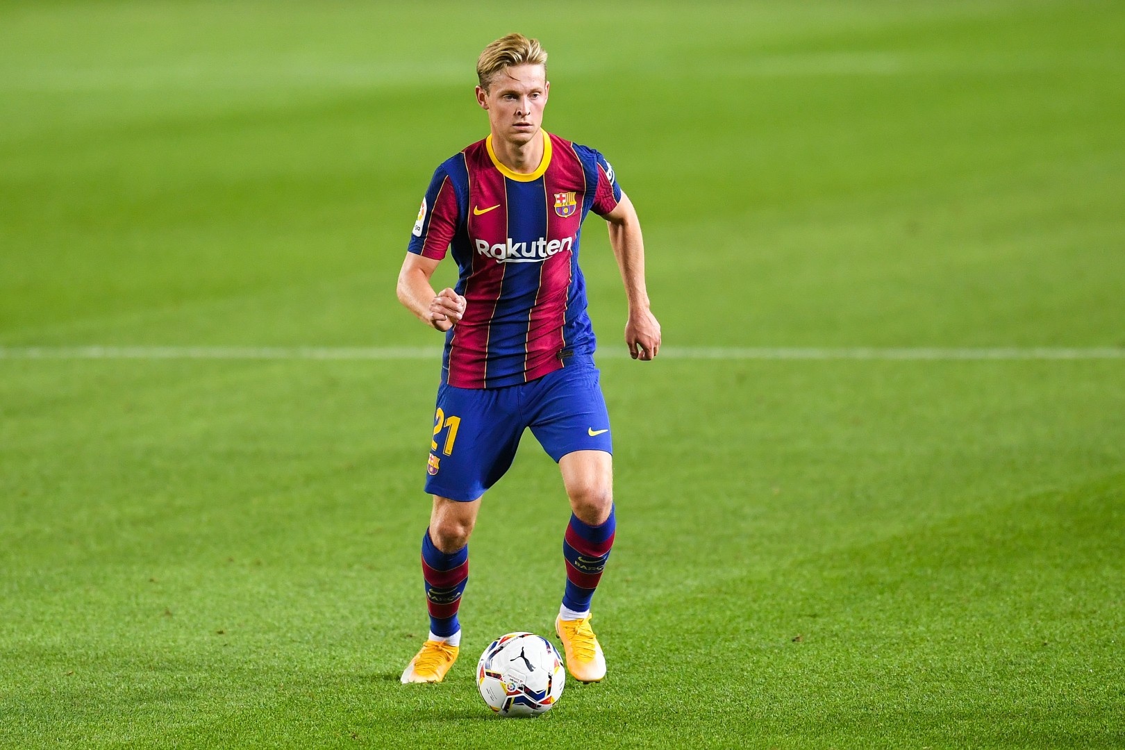 Barca khien MU hut hang vu De Jong anh 1