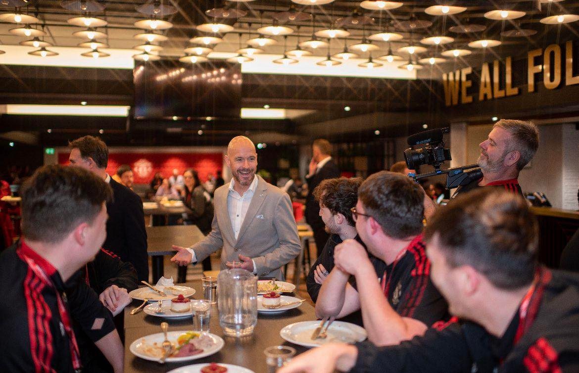 Gu thoi trang gay chu y cua HLV Ten Hag anh 7