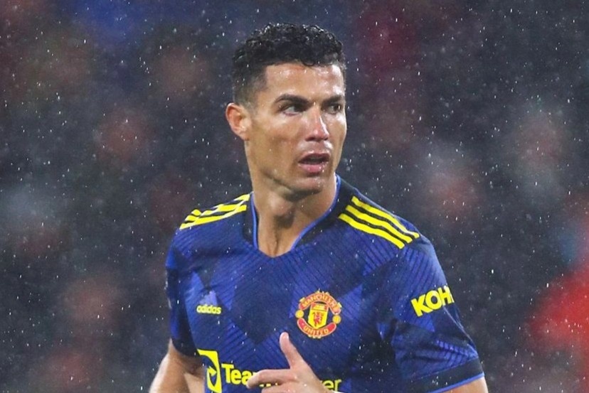 Man Utd ra gia ban Ronaldo hinh anh