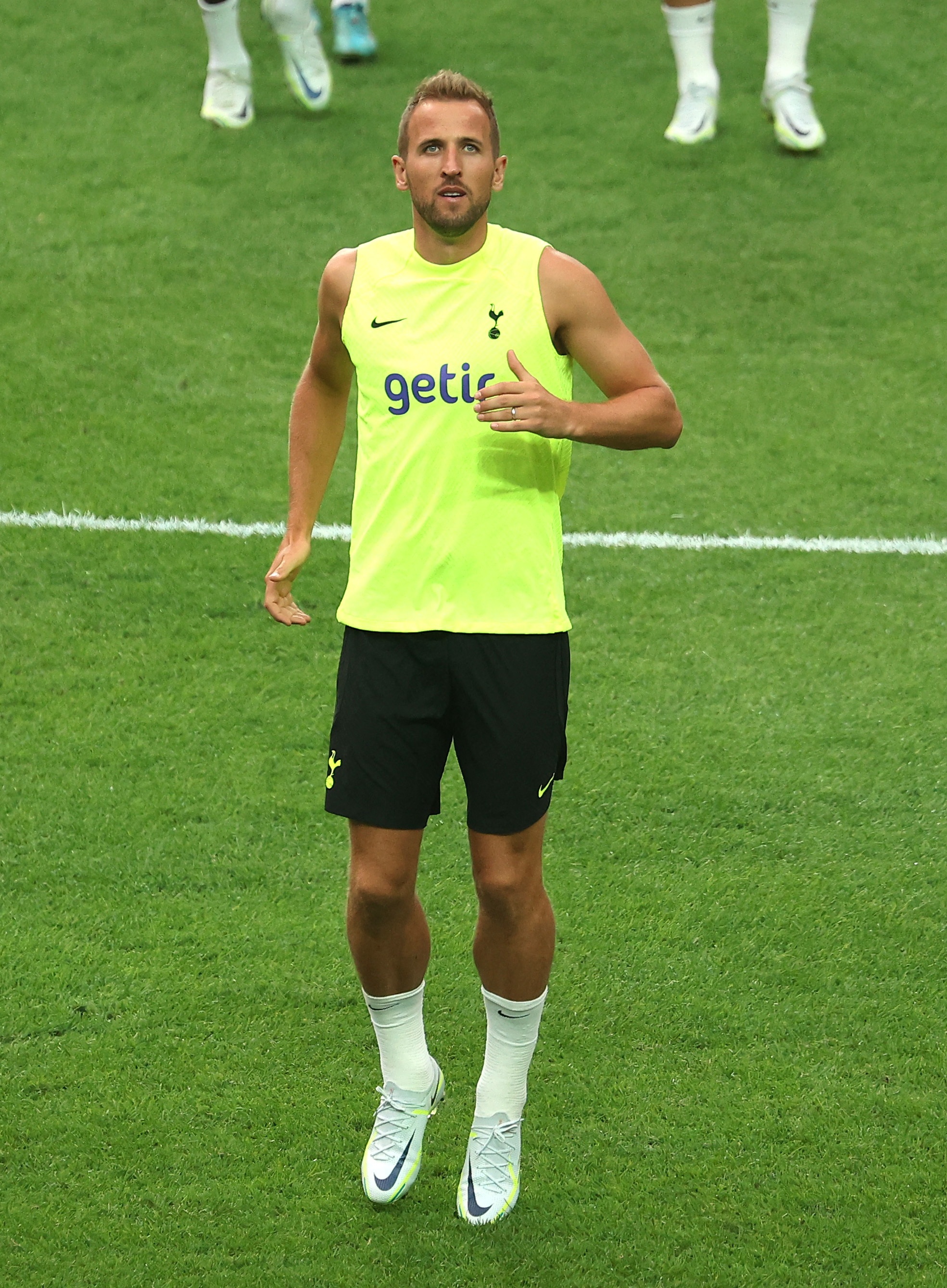 Son Heung-min,  Kane do guc sau bai chay 42 vong san anh 2