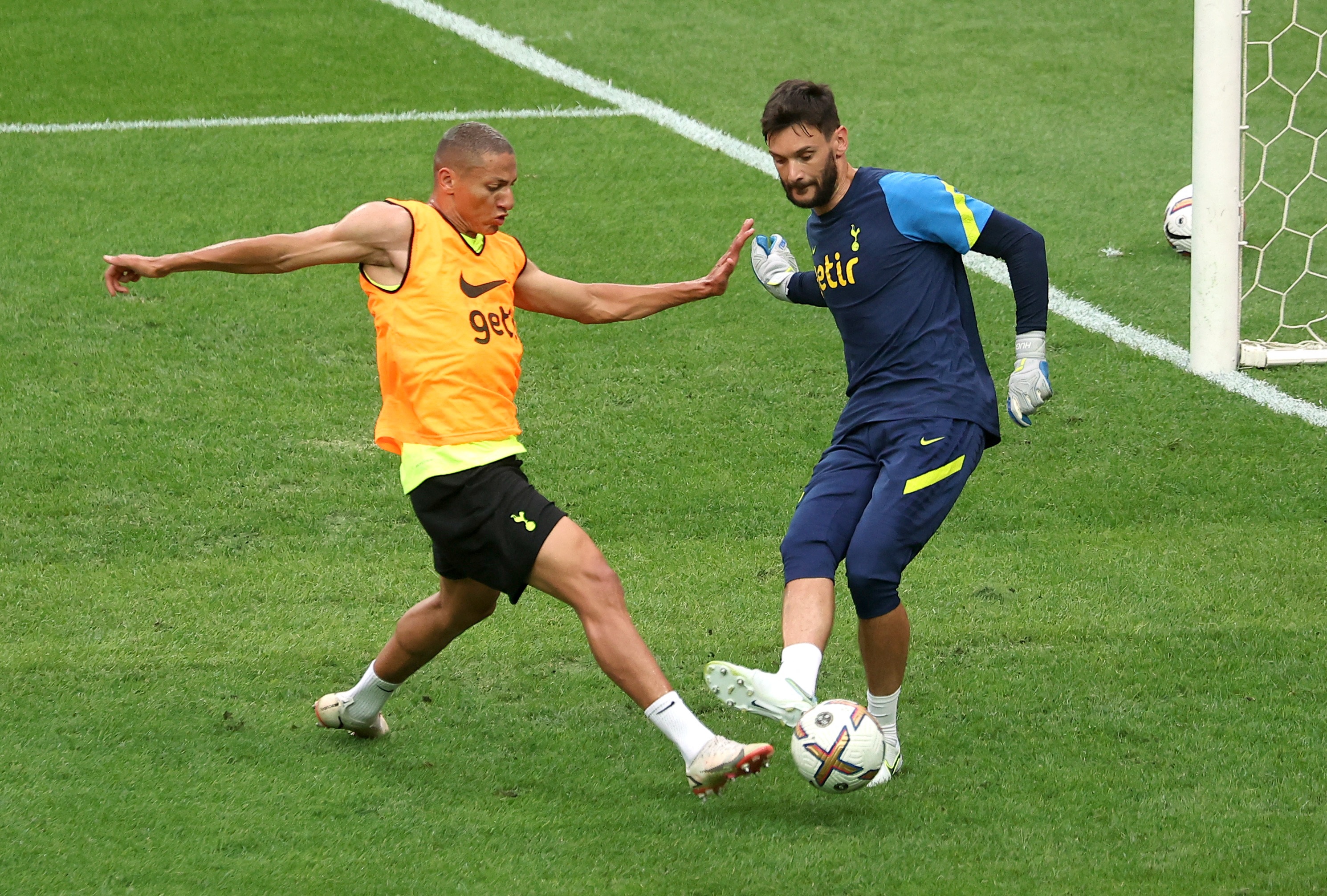 Son Heung-min,  Kane do guc sau bai chay 42 vong san anh 9