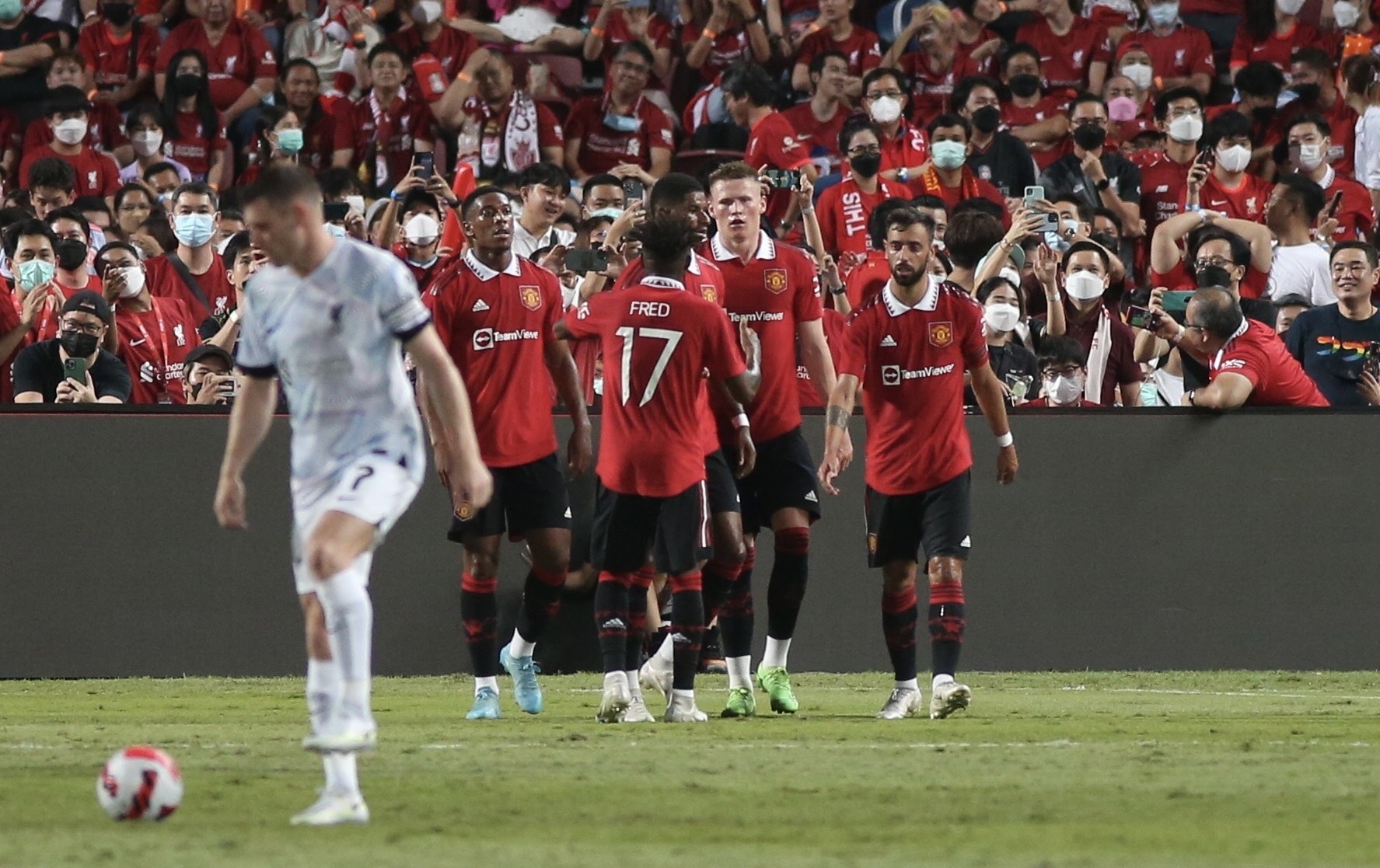 Fred nhan diem 9 trong ngay MU thang Liverpool anh 2