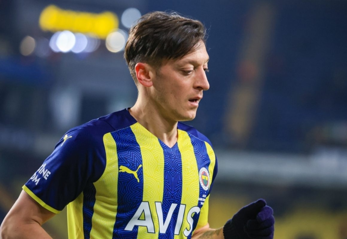 Mesut Ozil gia nhap CLB thu 6 trong su nghiep hinh anh