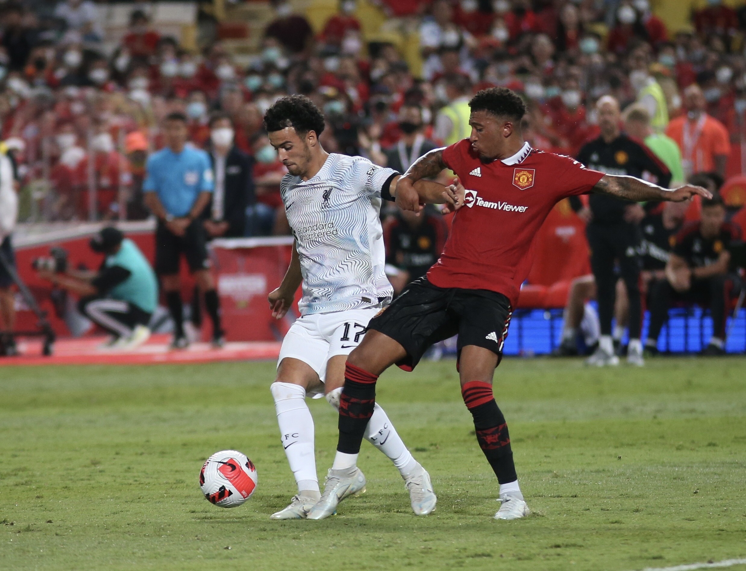 Fred nhan diem 9 trong ngay MU thang Liverpool anh 3