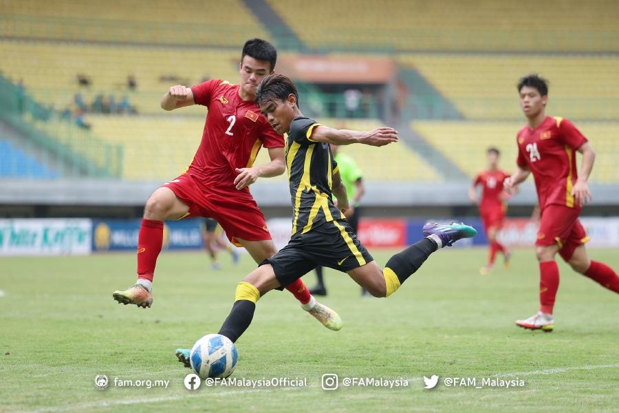 HLV U19 Malaysia: 'Chien thang thoai mai truoc Viet Nam' anh 1