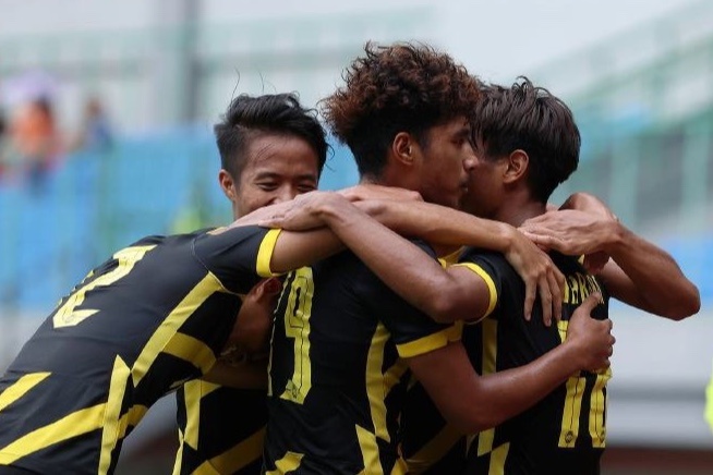 HLV Malaysia giai thich cach danh bai U19 Viet Nam hinh anh