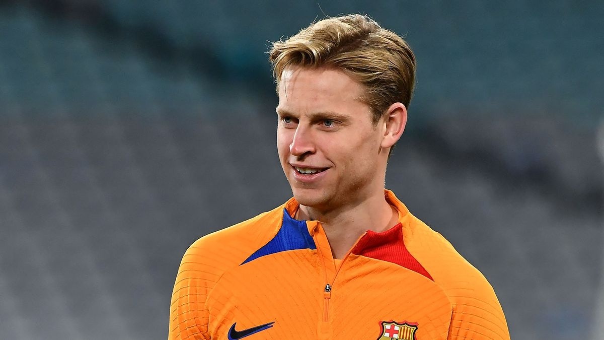 De Jong co ten trong danh sach du dau he cua Barca hinh anh