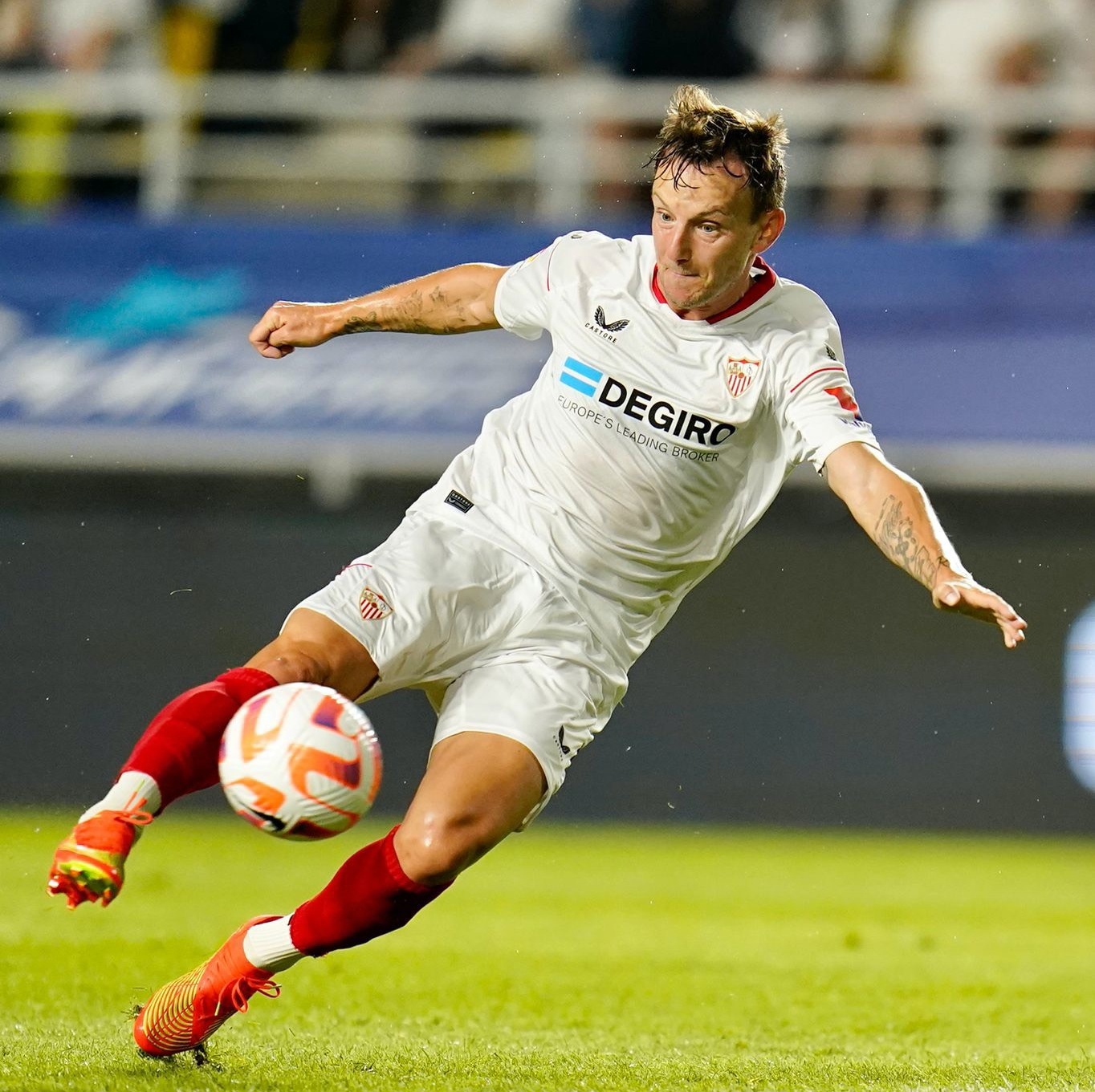 Sieu pham cua Rakitic khien Tottenham bi cam chan anh 4