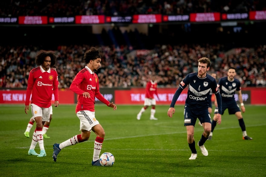 Cau thu tre MU co pha 'van suon' Fabinho la ai? anh 1