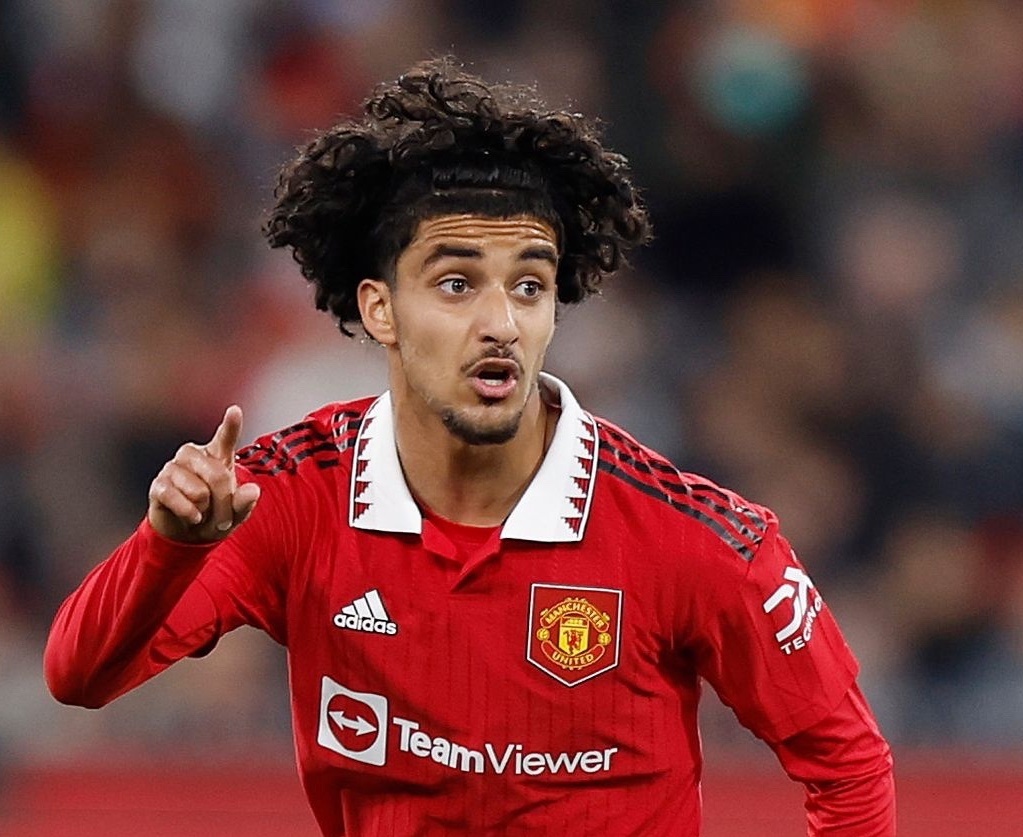 Cau thu tre MU co pha 'van suon' Fabinho la ai? hinh anh