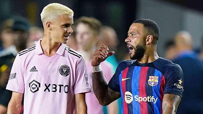 Con trai Beckham ra san 5 phut trong tran thua Barca 0-6 anh 1