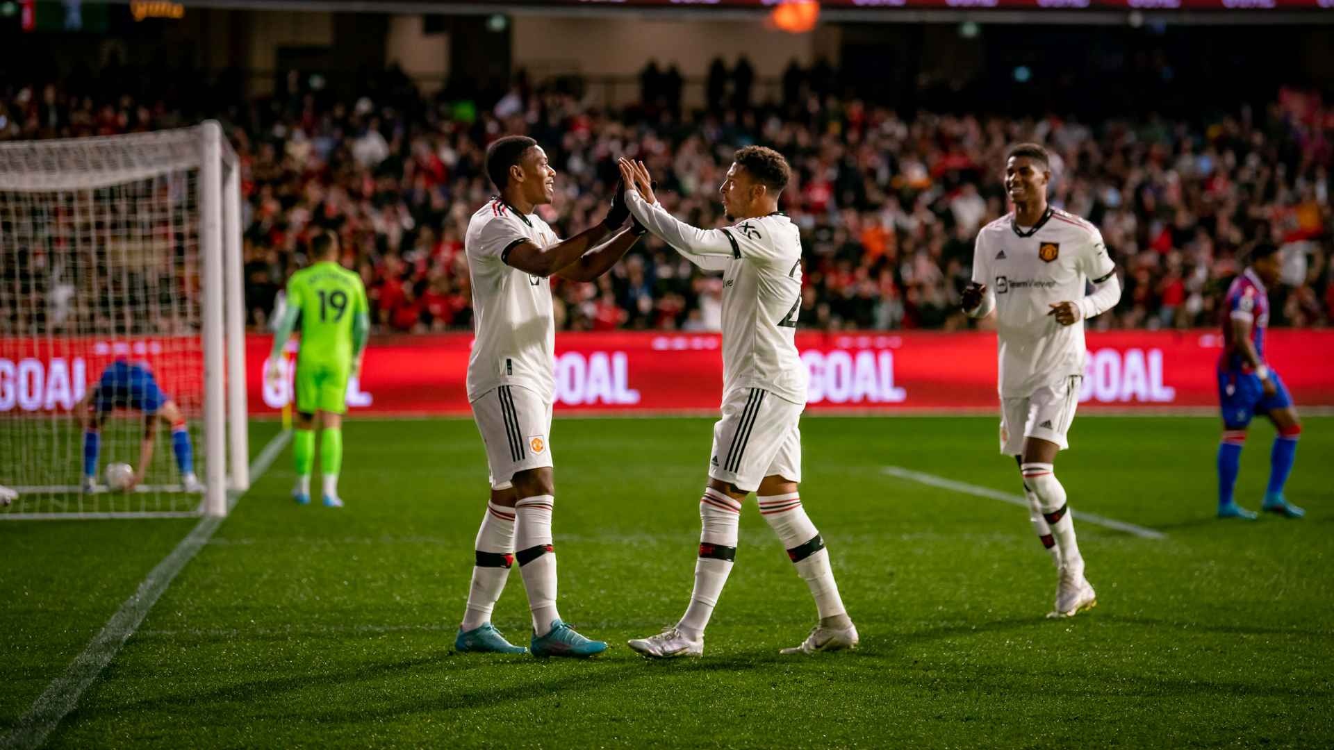 MU cua Ten Hag dang choi bong dung nghia anh 5