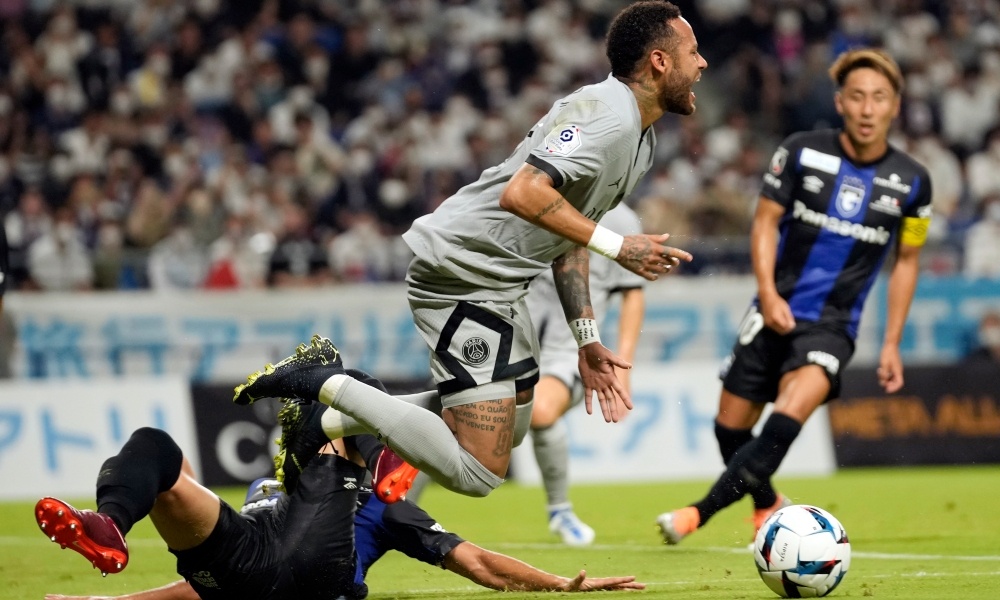 Phan ung cua Neymar sau khi bi to an va lo lieu anh 1