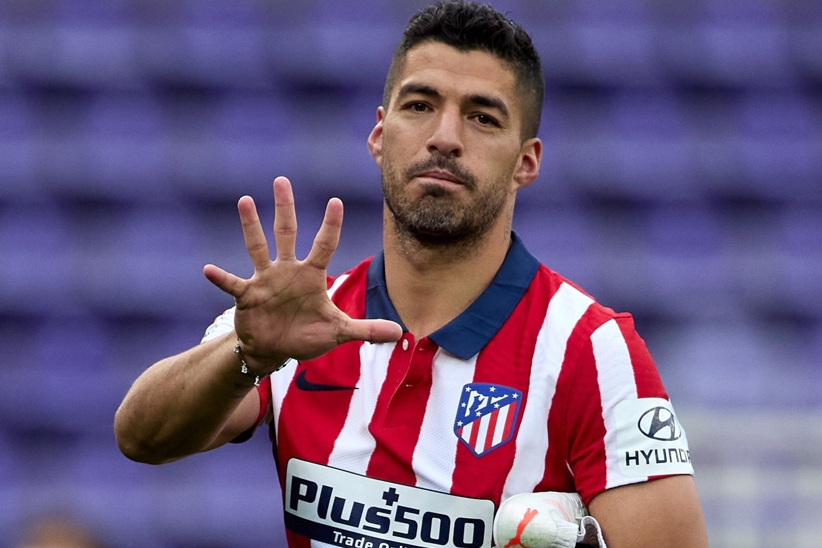 Luis Suarez thoat canh that nghiep hinh anh