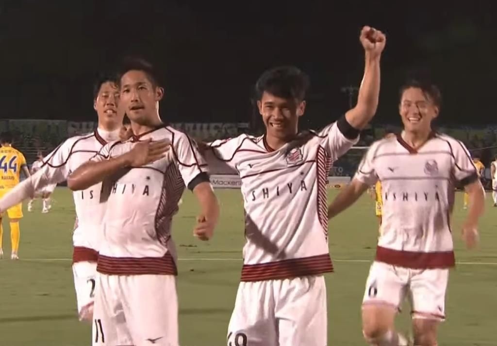 Supachok kien tao trong ngay ra mat J.League anh 1