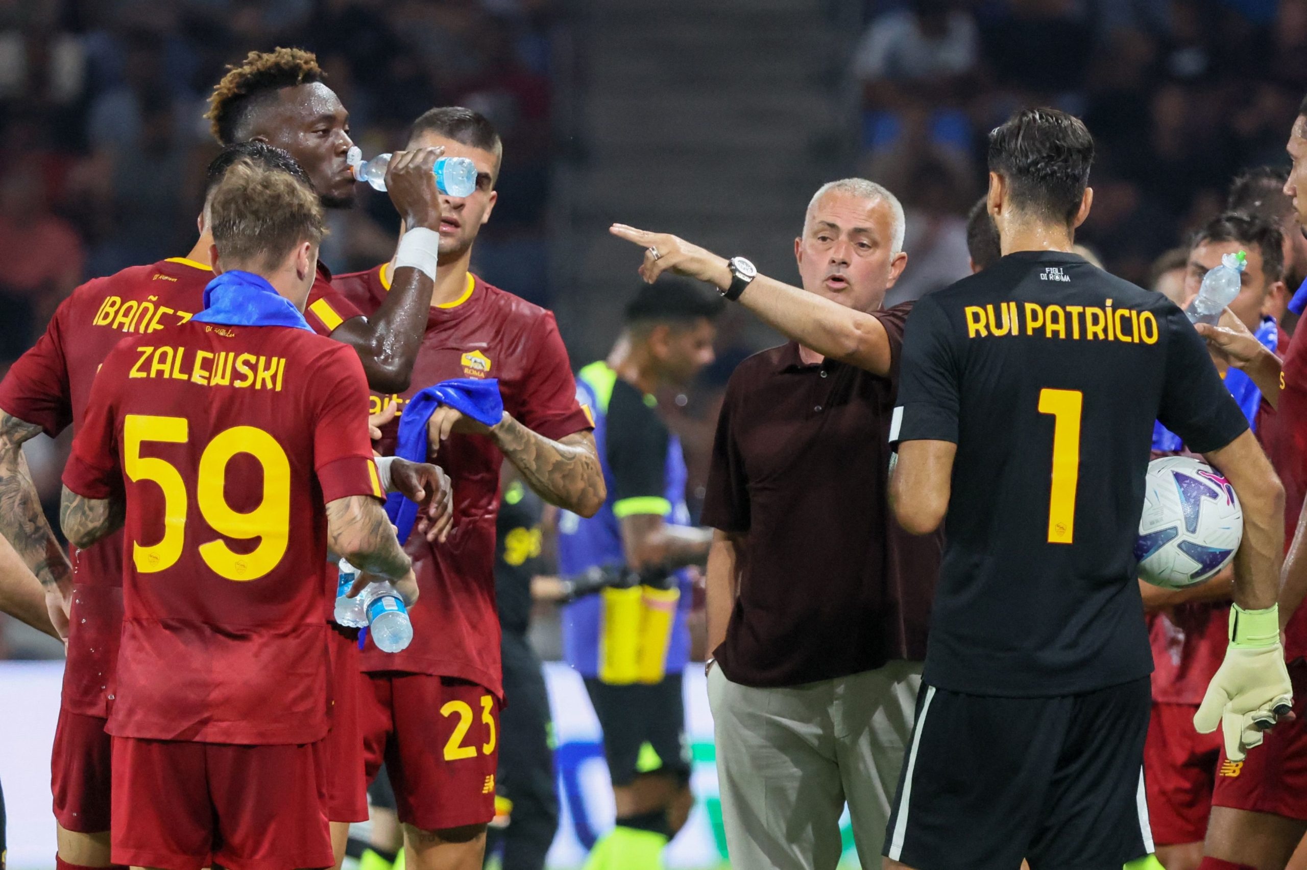 Tottenham thua Roma trong ngay Dybala ghi dau an anh 9