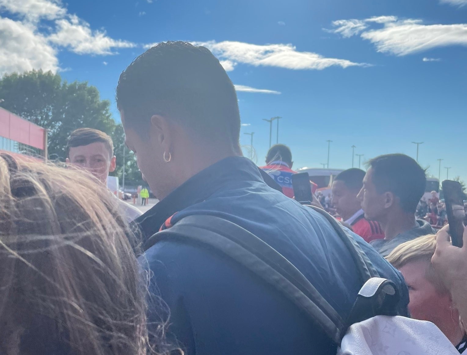 Ronaldo bo ve som khien CDV MU phan no anh 1