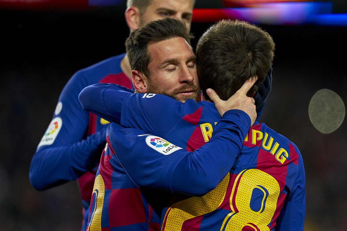 Hai ga an choi o Barca dang tra gia anh 1