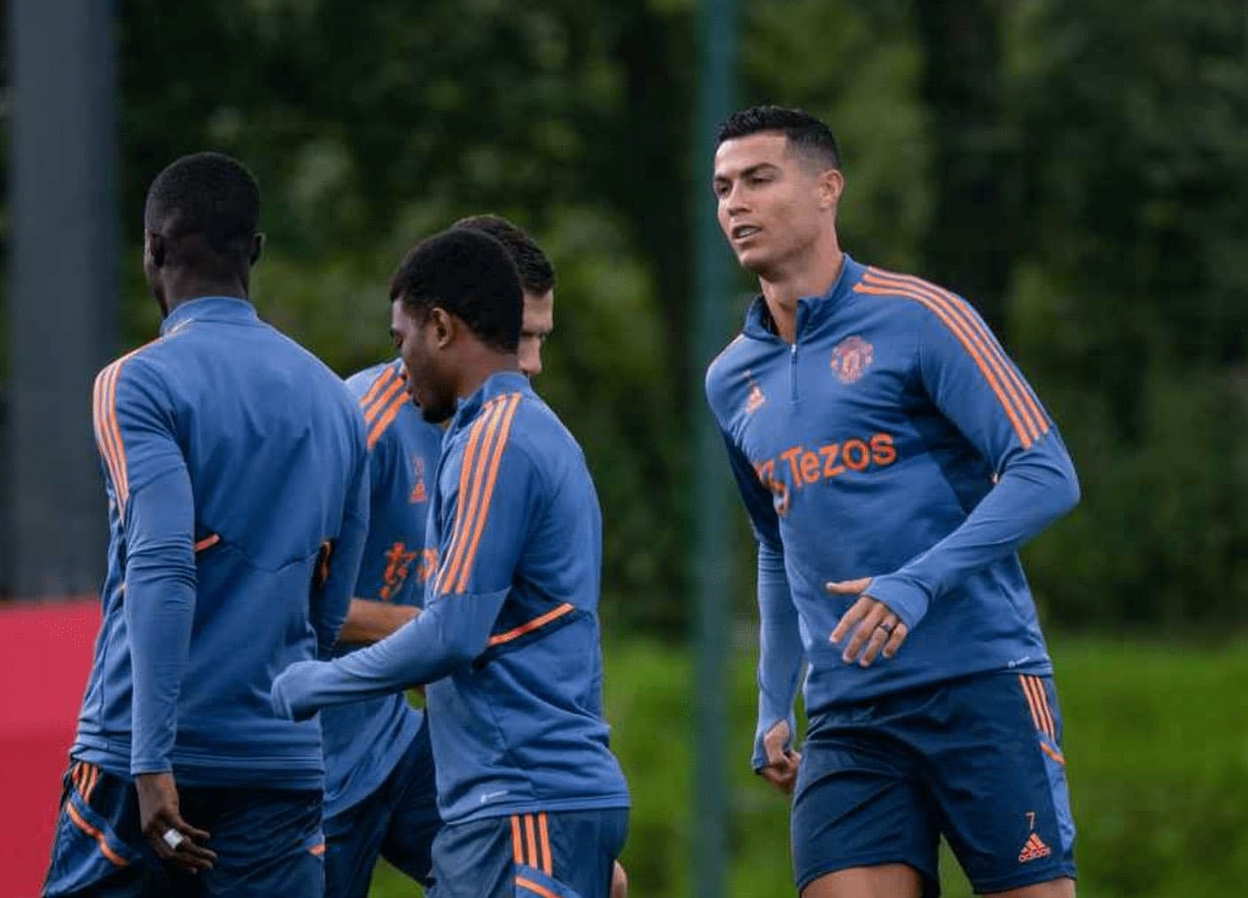 Ten Hag goi y kha nang Ronaldo da chinh anh 1