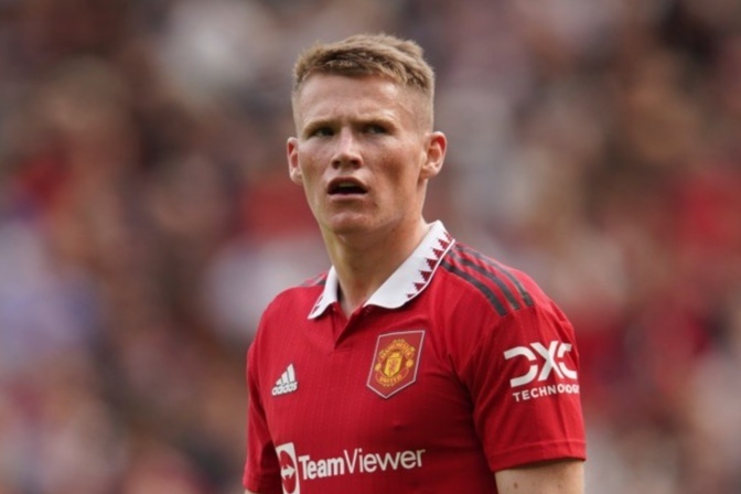 Fan MU chi trich McTominay da bong nhu dien he hinh anh