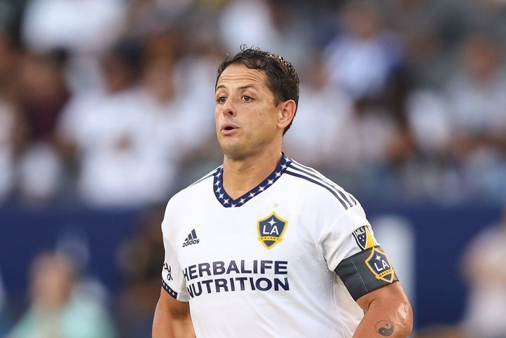 Chicharito san sang khong nhan luong khi choi cho MU hinh anh