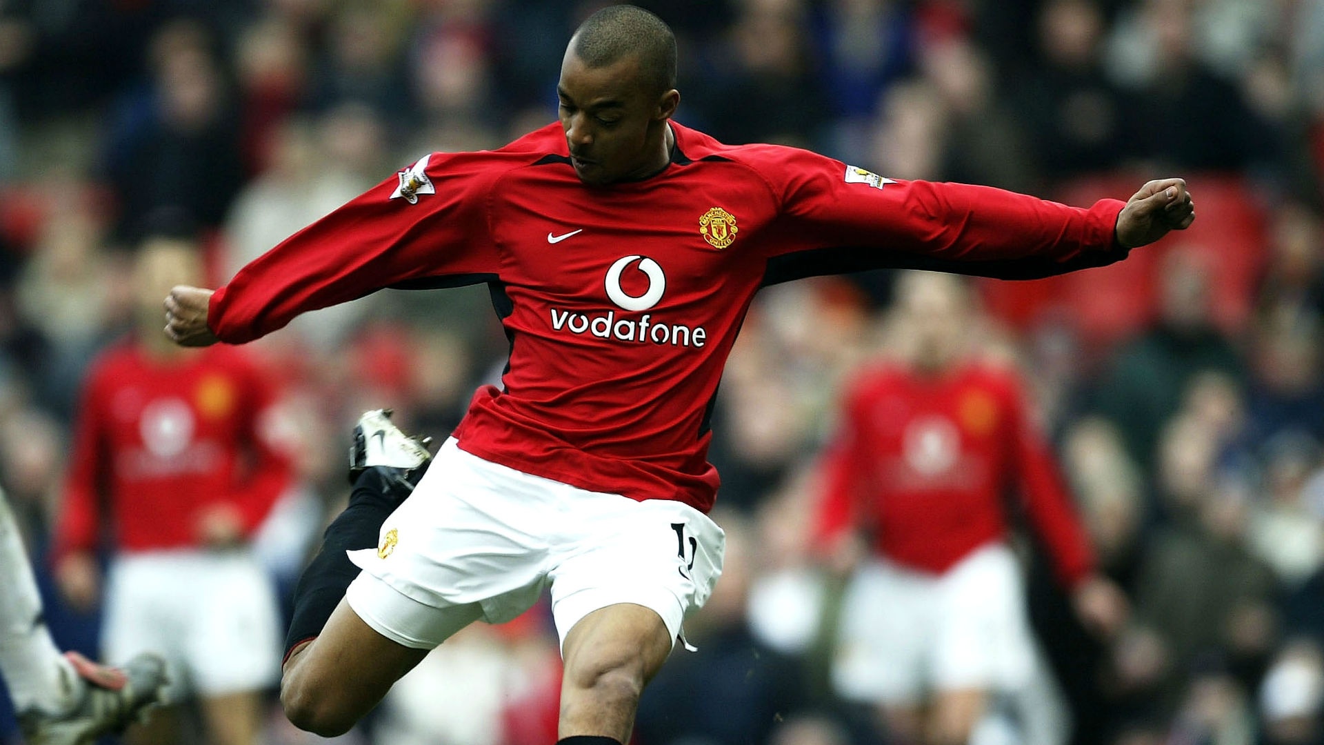 Tinh canh trai nguoc cua dan sao Phap tung khoac ao MU anh 12