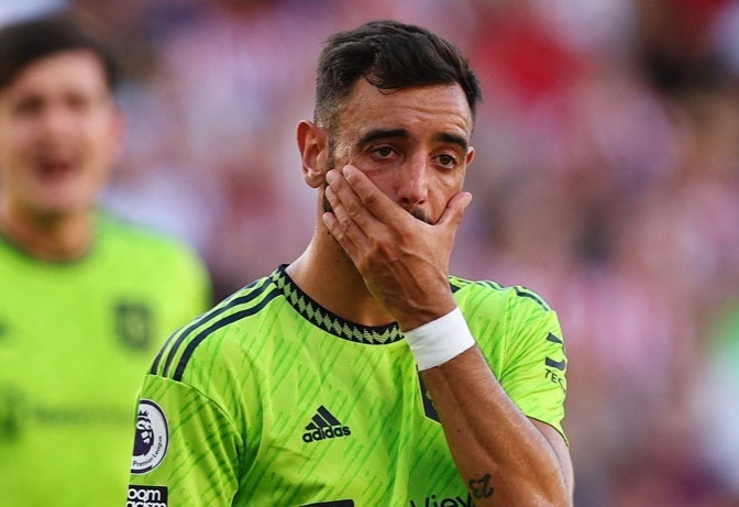 Vi sao MU ngay cang thut lui? hinh anh