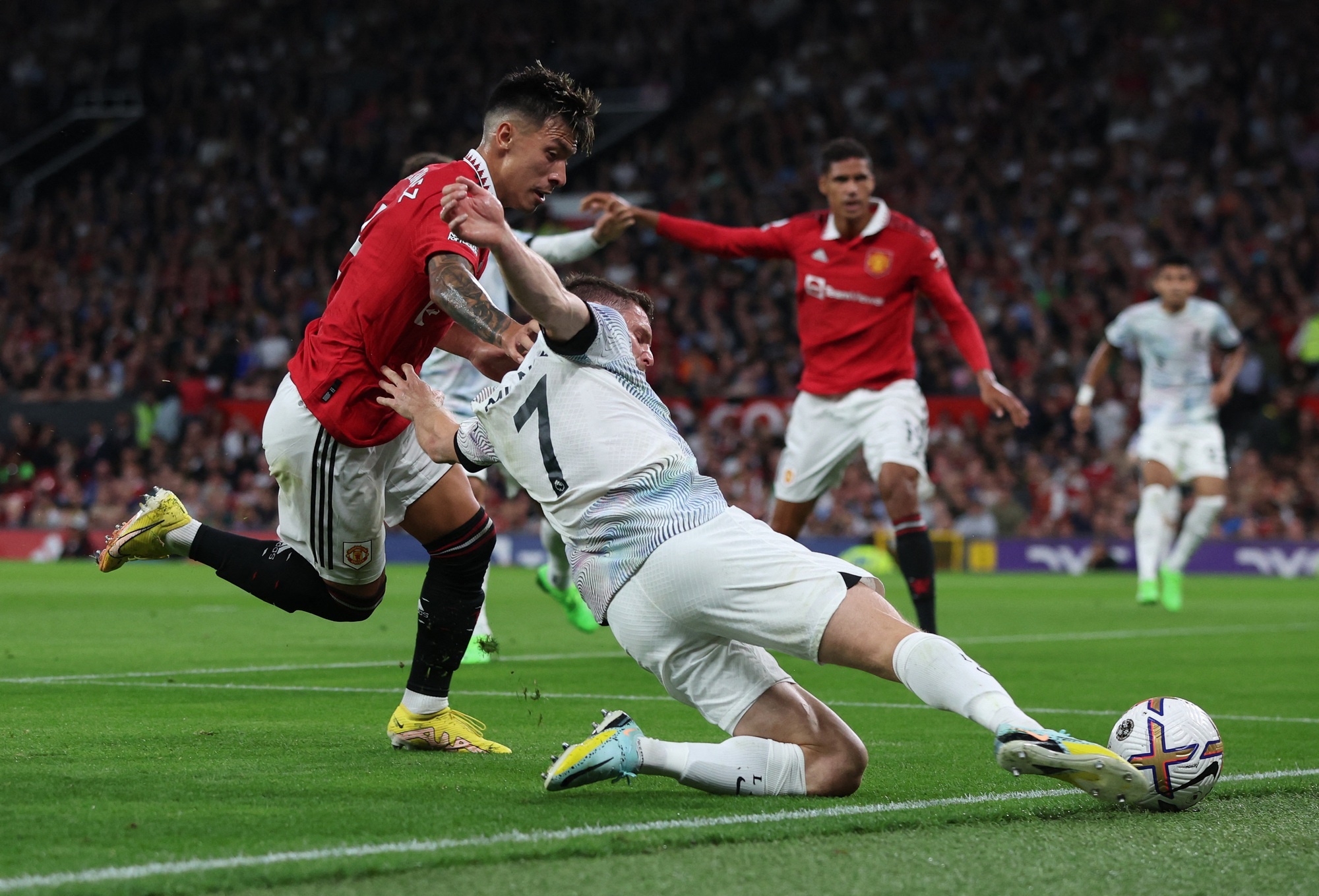 MU chi 300 trieu euro anh 7