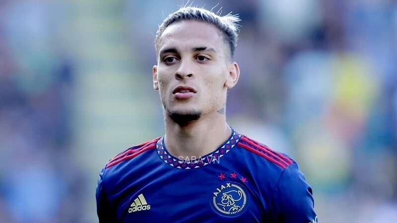 MU chi 300 trieu euro anh 4