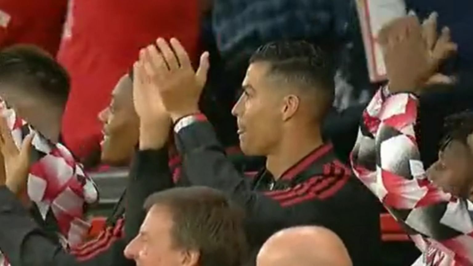 Ronaldo vo tay anh 1