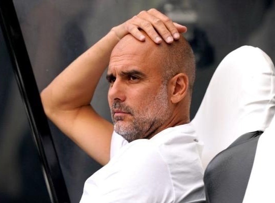 Pep Guardiola bi bat bai hinh anh